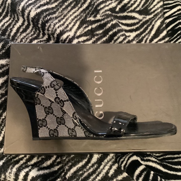 Like new, Gucci patent leather wedge sandals (Size 6) - Picture 1 of 3